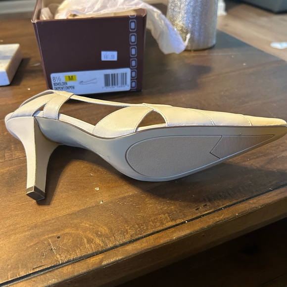 Bandolino Heel - Picture 2 of 3